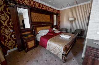 Гостиница Бутик-отель Молли ОБрайн Ханты-Мансийск Люкс с кроватью размера «king-size»-2