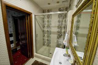 Гостиница Бутик-отель Молли ОБрайн Ханты-Мансийск Люкс с кроватью размера «king-size»-7