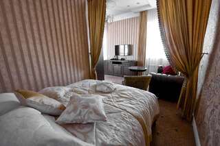 Гостиница Бутик-отель Молли ОБрайн Ханты-Мансийск Люкс с кроватью размера «king-size»-8
