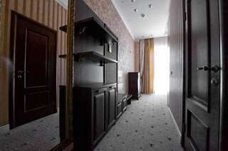 Гостиница Бутик-отель Молли ОБрайн Ханты-Мансийск Люкс с кроватью размера «king-size»-16