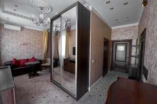 Гостиница Бутик-отель Молли ОБрайн Ханты-Мансийск Люкс с кроватью размера «king-size»-21