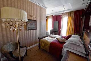 Гостиница Бутик-отель Молли ОБрайн Ханты-Мансийск Люкс с кроватью размера «king-size»-27