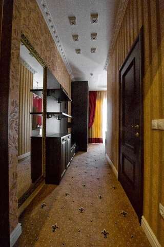 Гостиница Бутик-отель Молли ОБрайн Ханты-Мансийск Люкс с кроватью размера «king-size»-28